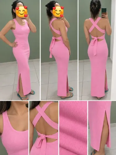 vestido longo rosa canelado com fenda e abertura nas costas