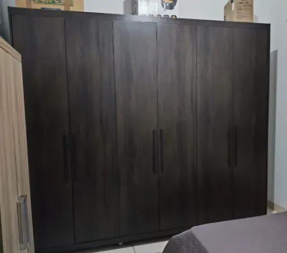 Guarda-roupas grande de 2,67m de largura