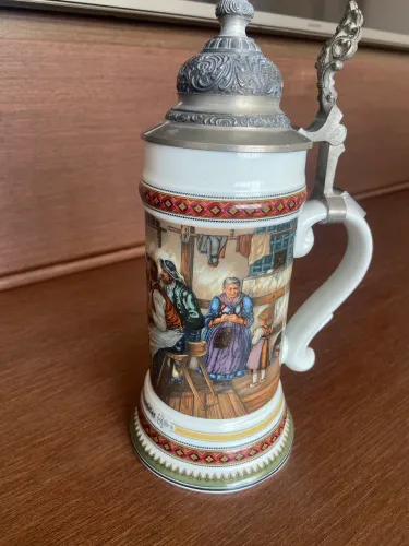 Caneca de chope alemã com tampa de estanho