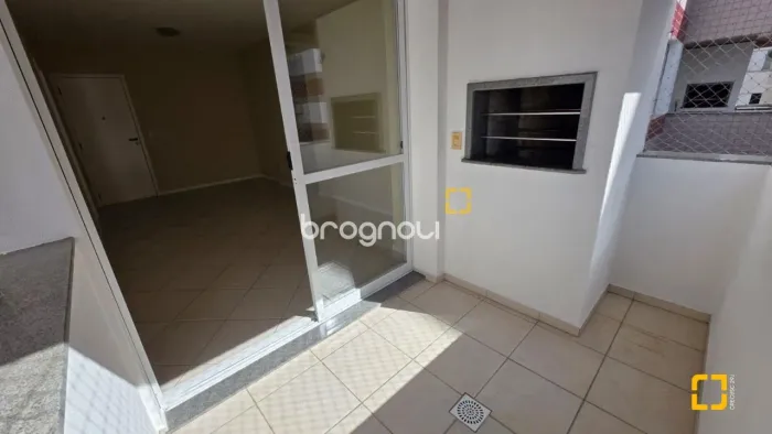Apartamento na Trindade, de 2 dormitórios com suíte, sacada com churrasqueira, uma vaga de