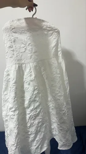 Vestido branco chique de ano novo