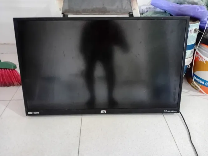TV Led homicídio com defeito 32 polegadas