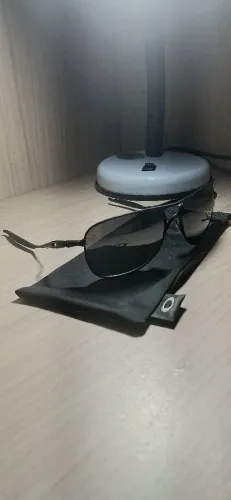 Oakley Crosshair na cor Matte Black com lentes Black Iridium.
