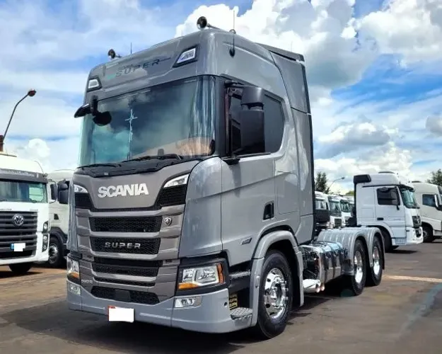 Scania R 560 6x4 ano 2024/24