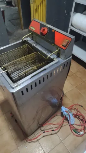 Fritadeira Croydon FZ25 220v