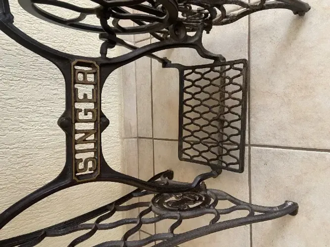 2 PÉS DE MÁQUINAS SINGER FERRO