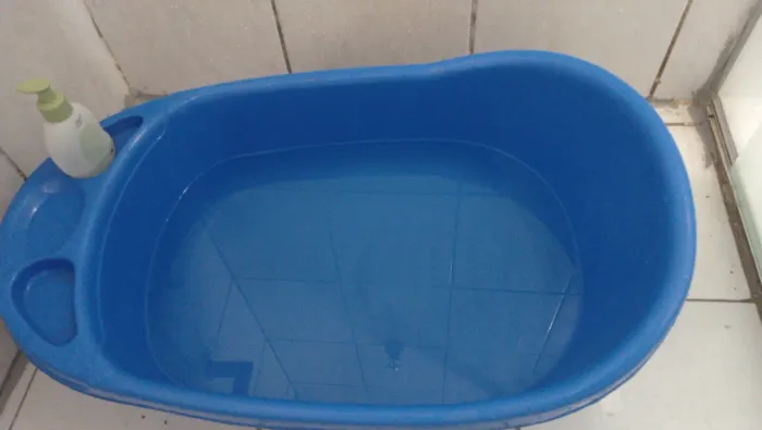 Vendo banheira de bebê usada 