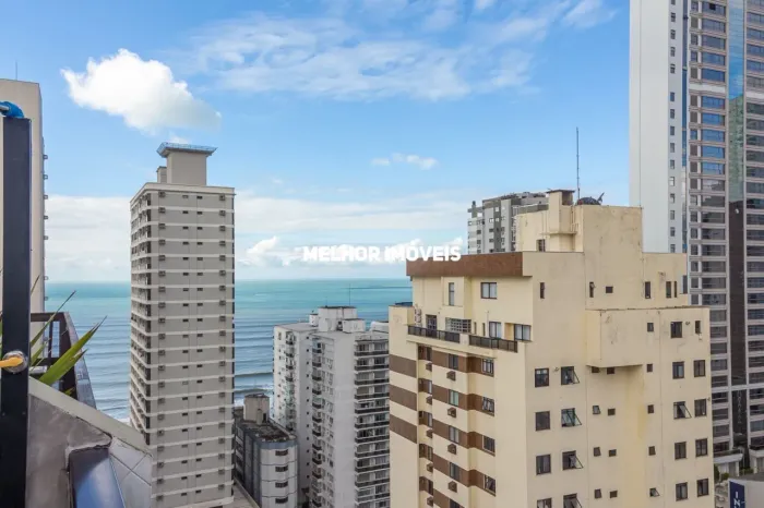 Cobertura Duplex com 4 Suítes á venda no centro de Balneário Camboriú.