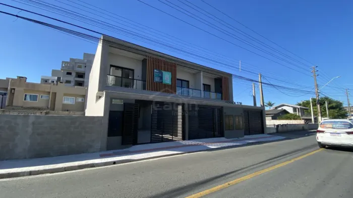 SOBRADO GEMINADO À VENDA, 03 DORMITÓRIOS COM SUÍTE, BAIRRO GRAVATÁ EM NAVEGANTES, R$944.87
