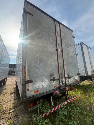 ALUGUEL DE CAMINHÃO BAÚ TOCO TRUCADO MERCEDES