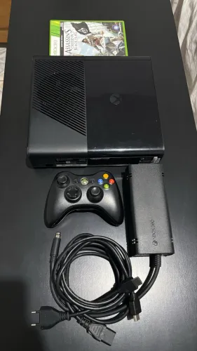 XBOX 360 - Super Slim - EXCELENTE!