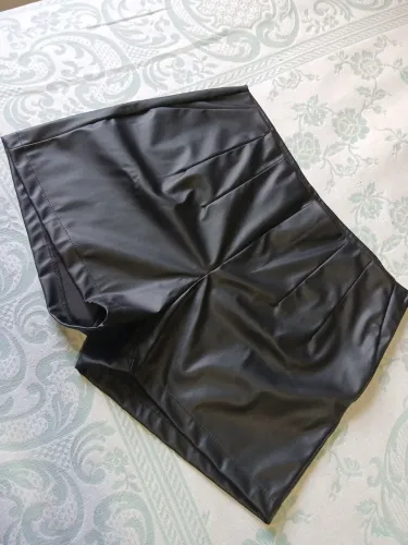 Shorts couro fake