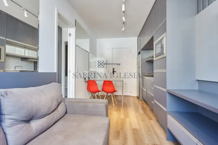 APARTAMENTO MOBILIADO Á VENDA NO CENTRO DE CURITIBA