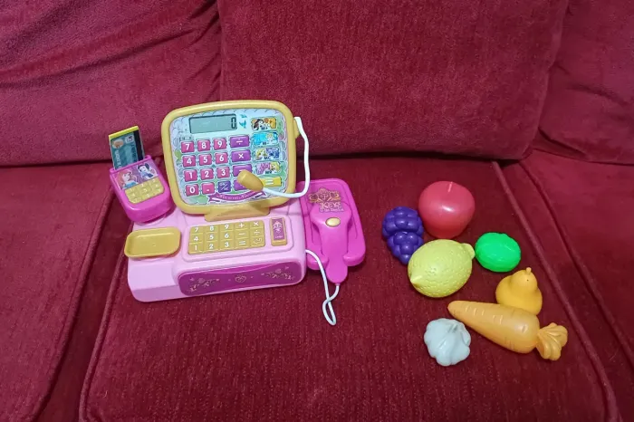 Brinquedo caixa registradora tema princesas da Disney 