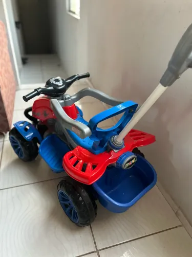 Carrinho Infantil Homem-Aranha com Haste para Empurrar