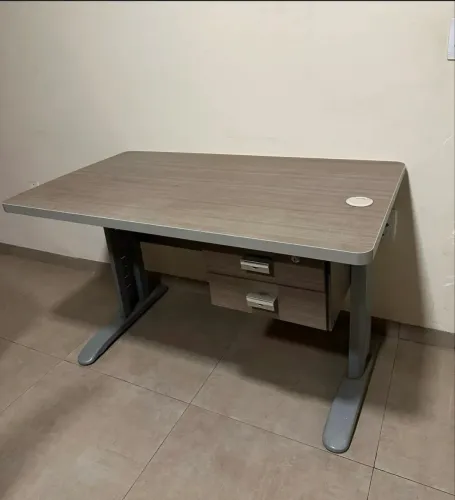 Mesa para escritório, estudos.