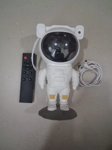 Projetor Astronauta Galáxia e Estrelas com Controle Remoto