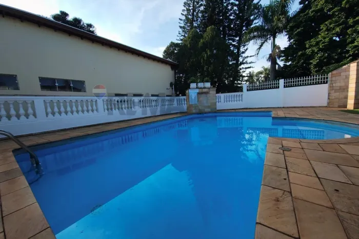SOFISTICAÇÃO, CONFORTO E EXCLUSIVIDADE EM UMA CHÁCARA COMPLETA PORTEIRA FECHADA