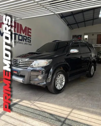 Toyota Hilux SW4 SRV D4-d 4X4 3.0 TDI Dies. AUT 2013