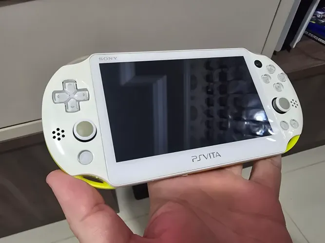 PS Vita Oled - Verde Limão