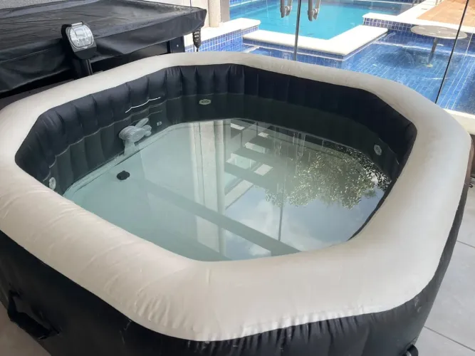 Spa inflável 796 litros