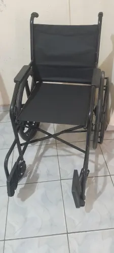 Vende se uma  cadeira de rodas  zap. *82  falar .com paula 