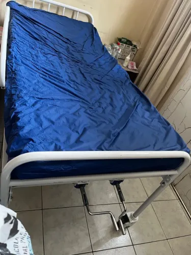 Cama hospitalar DX2 Dellamed com colchão hospitalar D33