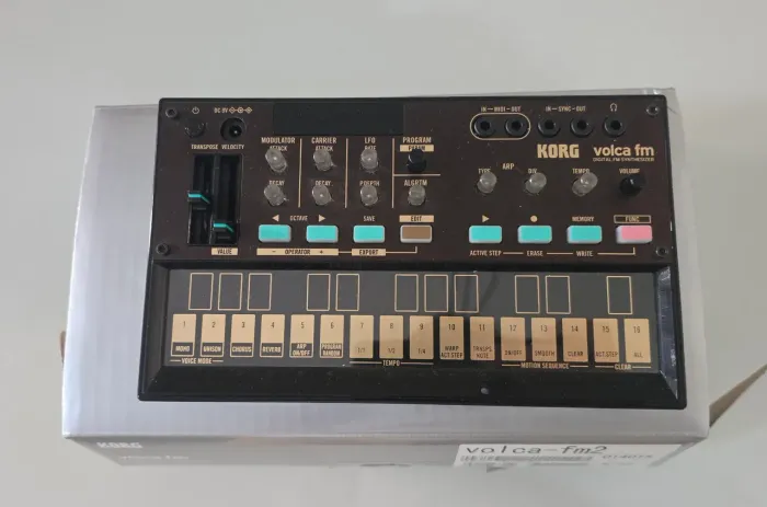 Volca fm2 sintrtizador FM digital teclado musica com fonte usb na caixa