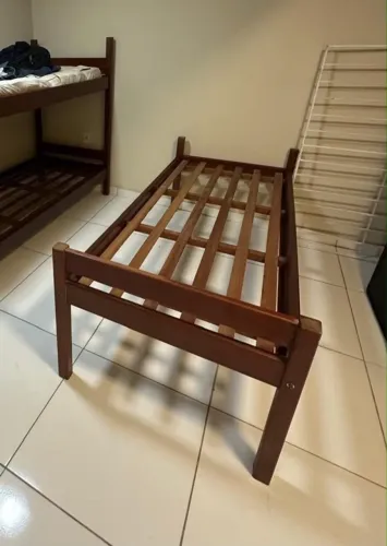 Cama de solteiro em madeira Jatobá 
