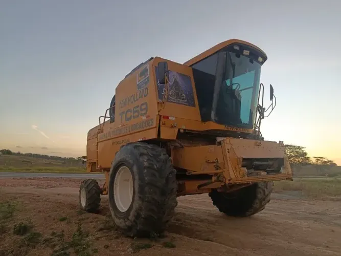 Colheitadeira New Holland Tc 59 1999