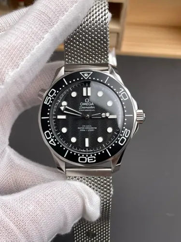 Relógio Omega Seamaster Diver 300M com mostrador preto 42 Milímetros
