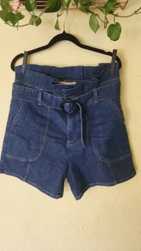 Short jeans clochard com cinto Le Lis Blanc