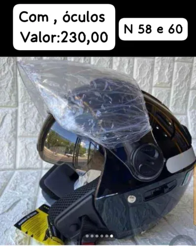 Capacete com óculos
