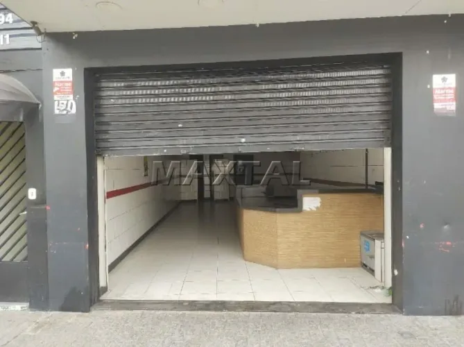 Loja de 160m² para locação, com 2 banheiros, no bairro da Vila Mazzei.