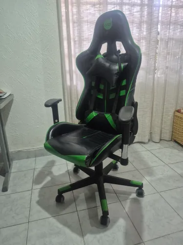 Cadeira Gamer Dazz (Preta e Verde) - Conforto garantido