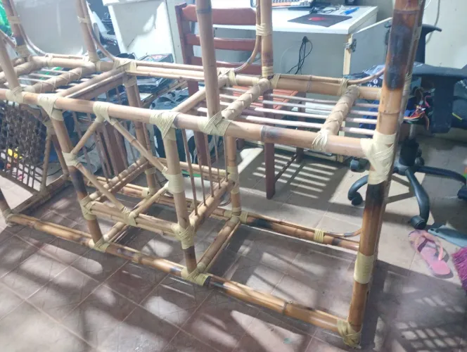 Estante em bambu