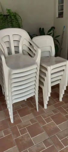 Cadeiras de plastico(50,00 cada)