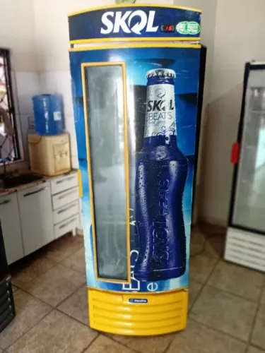 Cervejeira Metalfrio filete de vidro 497 litros