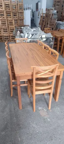 Mesa com 8 cadeiras de madeira $ 3.499,00 no Pix a pronta entrega 