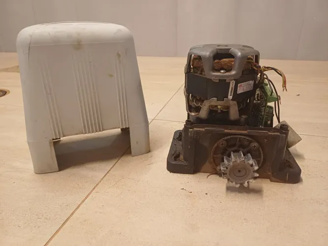 Vendo motor para portão eletrônico USADO