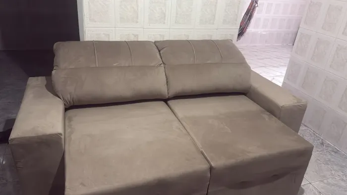 Sofá seminovo retrátil 