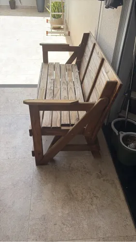 VENDO BANCO EM MADEIRA QUE VIRA MESA