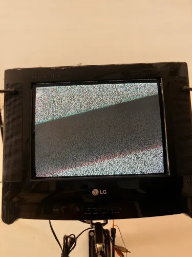 Vendo tv tubo tela plana 14 polegadas LG barato