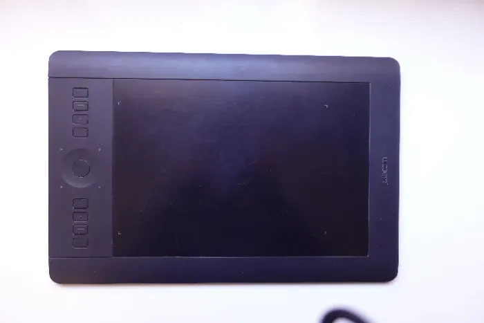 Mesa Digitalizadora Wacom Intuos Pro Medium PTH-651