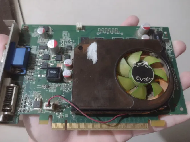 Placa de Video GPU GeForce 9500 GT EVGA de 1 GB + Cabos