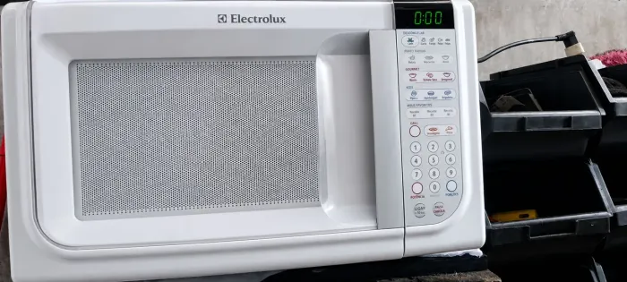 Microondas electrolux 31L (com defeito)