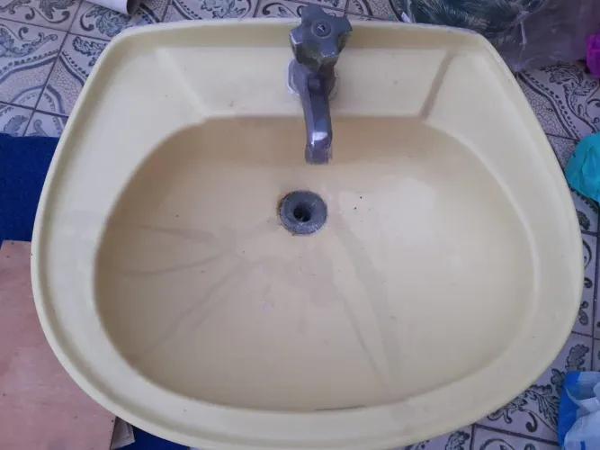 Conjunto de pia e vaso sanitário 
