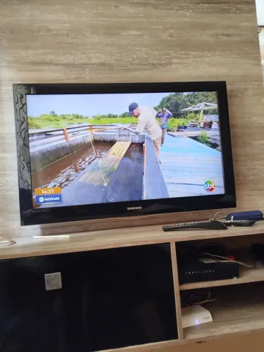 Vendo tv Samsung 42 ( ler a descrição )