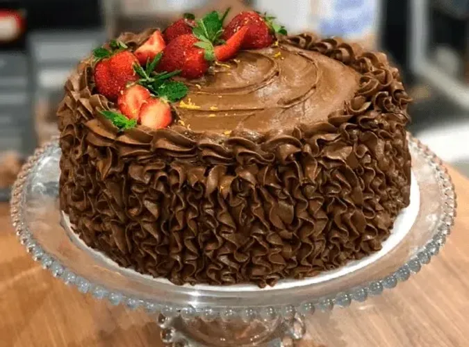 Contrata- se Confeiteira COM experiência 