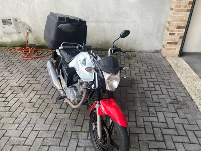 Moto em perfeito estado de conservação, motor e câmbio tudo ok .